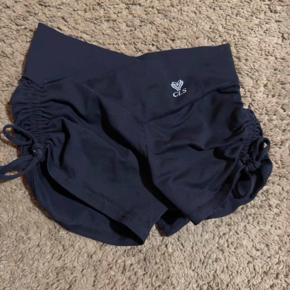 CLS booty scrunch shorts medium